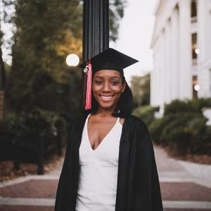 Meet your Posher, Dominique